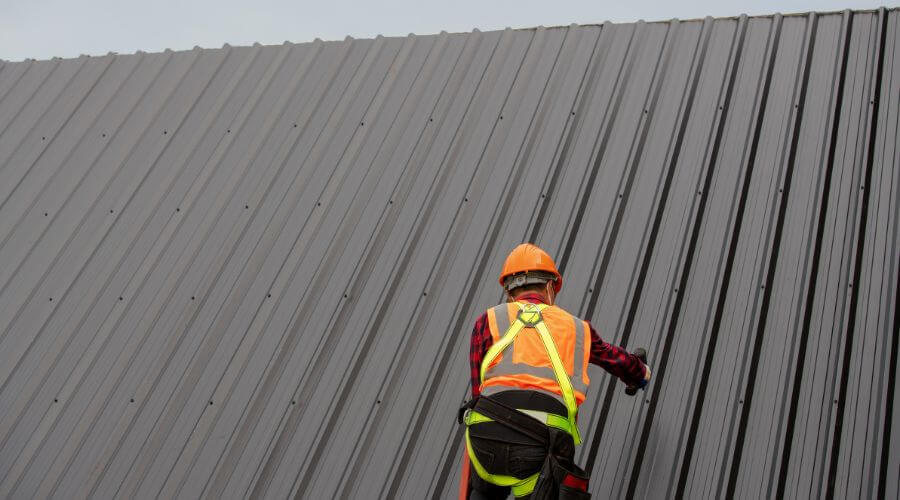 Professional gutter cleaning in Plaza, ND